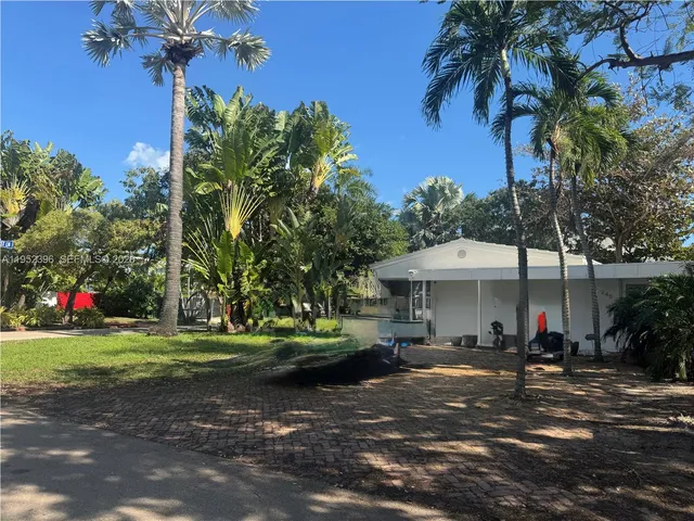 $2,900,000 | Tropical Isle Homes, Key Biscayne, FL 33149