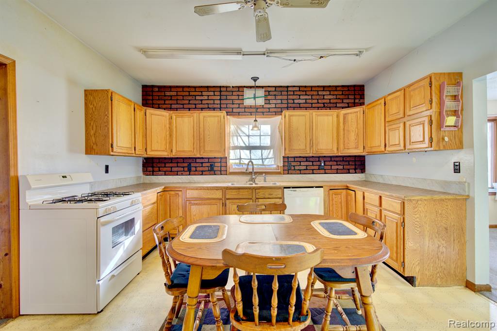 5396 East Atherton Road Burton, MI 48519 - Photo 10 of 59