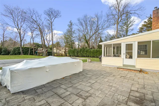 $2,099,000 | 172 Burtis Lane, Syosset, NY 11791