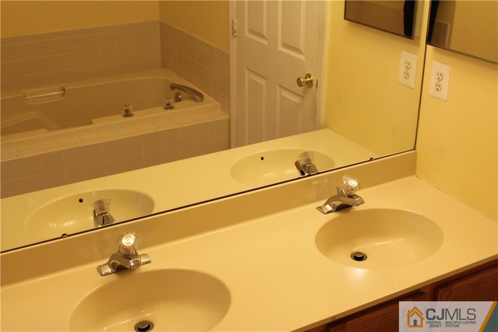 85 Inverness Drive, Unit 85 Edison, NJ 08820 - Photo 13 of 17 Gallery Image 13