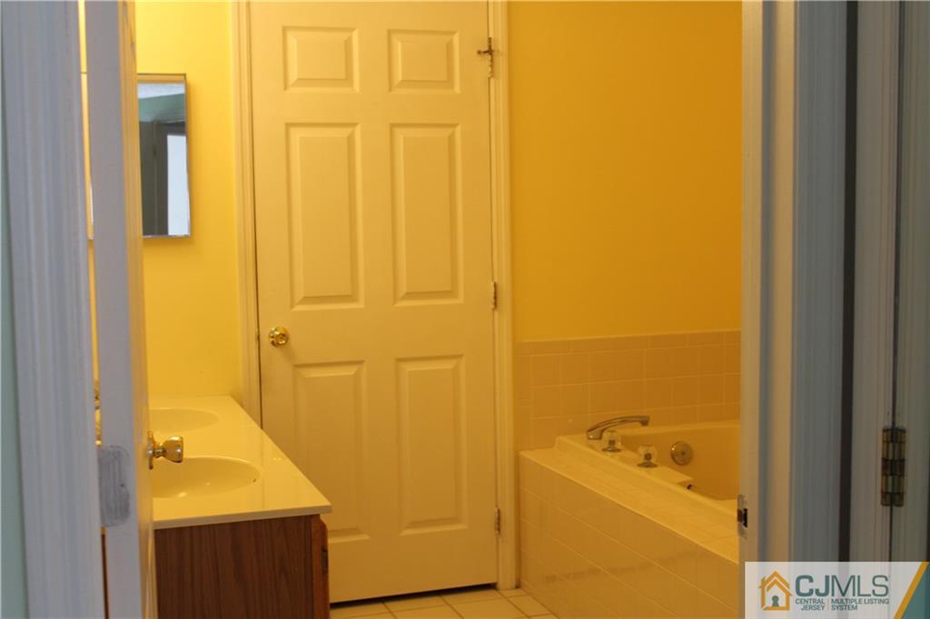 85 Inverness Drive, Unit 85 Edison, NJ 08820 - Photo 14 of 17 Gallery Image 14