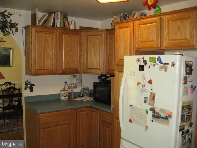 19113 Bloomfield Road Olney, MD 20832 - Photo 12 of 20 Cabinets all around