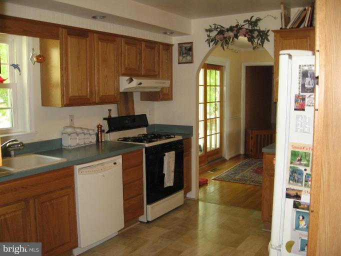 19113 Bloomfield Road Olney, MD 20832 - Photo 13 of 20 Kitchen #3