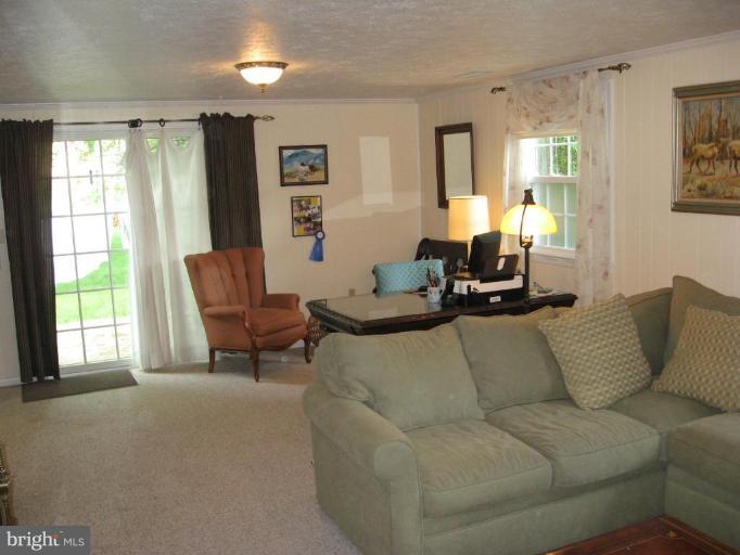 19113 Bloomfield Road Olney, MD 20832 - Photo 14 of 20 Family Room