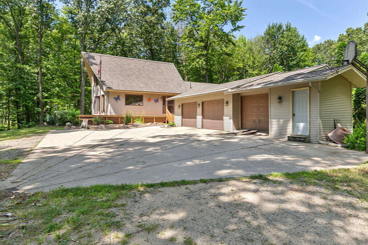 23050 Kendaville Road Pierson, MI 49339 - Photo 3 of 24 IMG_1002