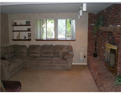 4010 Swallow Hill Road Pittsburgh, PA 15220 - Photo 13 of 16 Den/Family/Great Room.