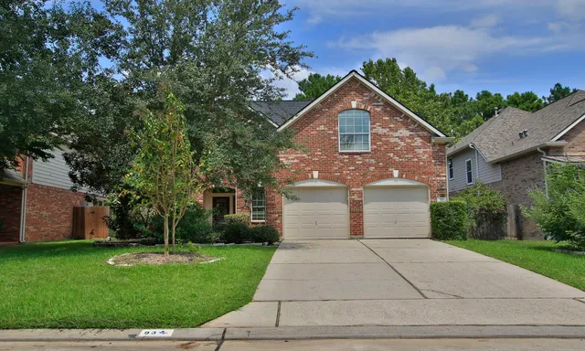 front view of house with a yard