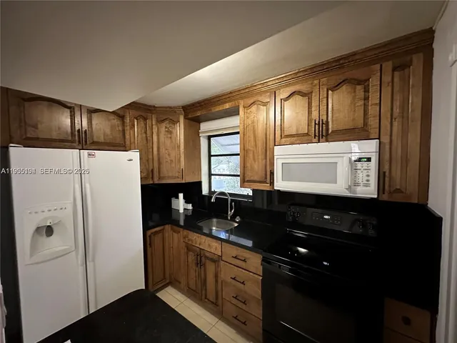 $2,899 | 7880 Northwest 11th Street, Pembroke Pines, FL 33024