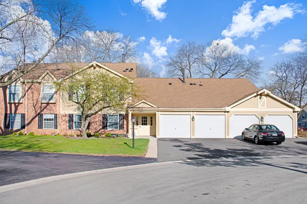 $279,000 | 136 Wolcott Court, Unit N1, Schaumburg, IL 60193