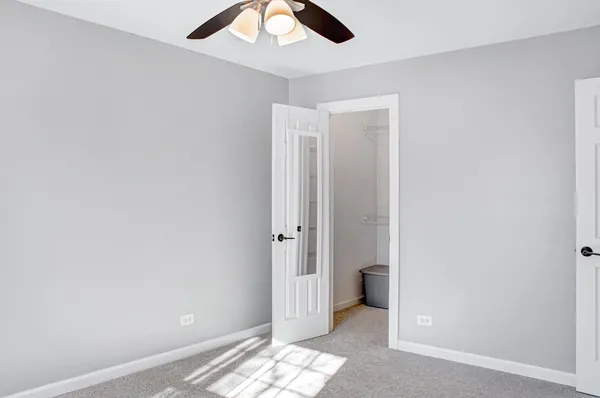 $279,000 | 136 Wolcott Court, Unit N1, Schaumburg, IL 60193