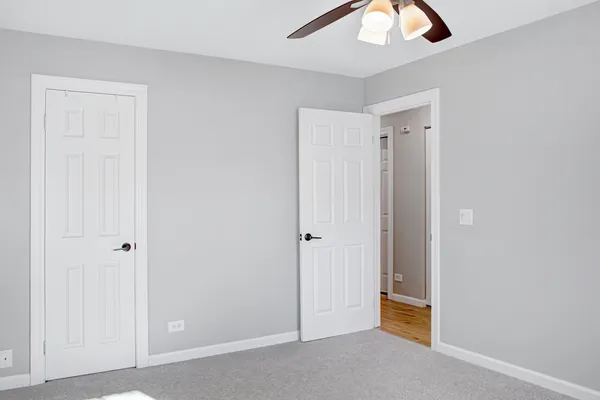 $279,000 | 136 Wolcott Court, Unit N1, Schaumburg, IL 60193