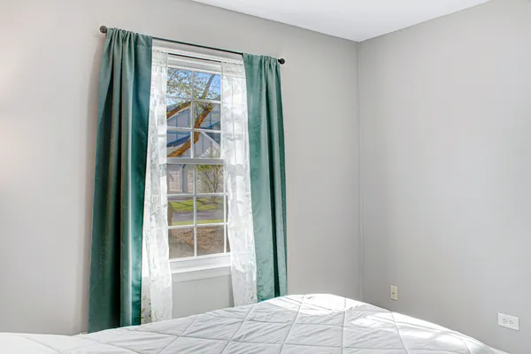 $279,000 | 136 Wolcott Court, Unit N1, Schaumburg, IL 60193