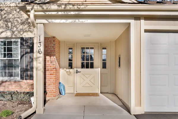 $279,000 | 136 Wolcott Court, Unit N1, Schaumburg, IL 60193