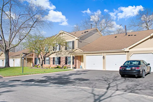 $279,000 | 136 Wolcott Court, Unit N1, Schaumburg, IL 60193