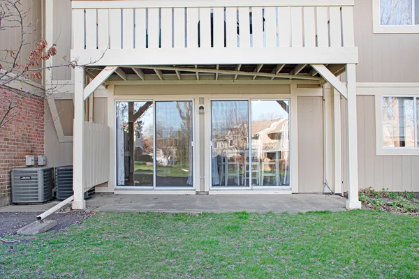 $279,000 | 136 Wolcott Court, Unit N1, Schaumburg, IL 60193