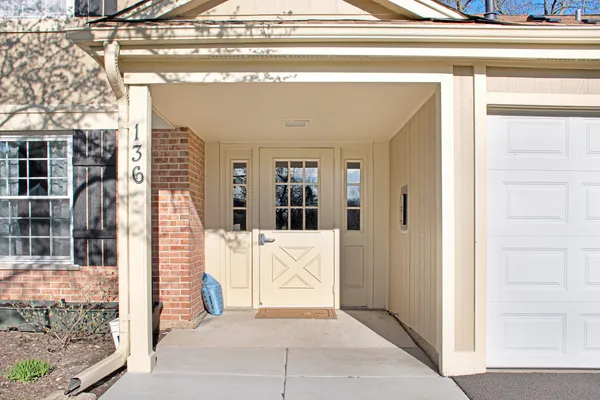 $279,000 | 136 Wolcott Court, Unit N1, Schaumburg, IL 60193