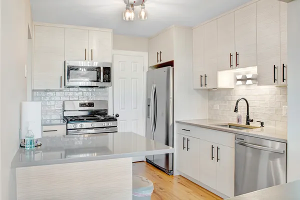 $279,000 | 136 Wolcott Court, Unit N1, Schaumburg, IL 60193