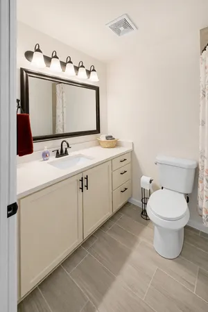 $279,000 | 136 Wolcott Court, Unit N1, Schaumburg, IL 60193