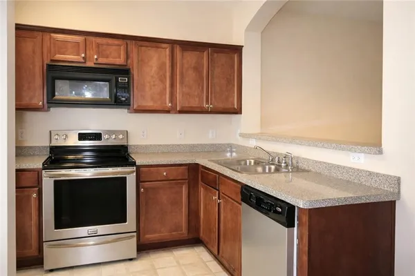 $1,595 | 1402 Bayrose Circle, Unit 2B, East Point, GA 30344