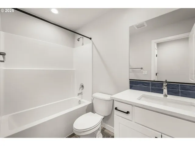 $547,800 | 2360 Northwest 3rd Street, Gresham, OR 97030