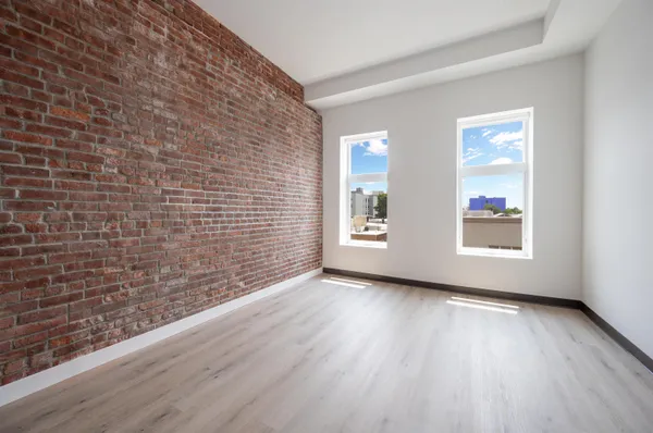 $2,000 | 857 Bergen Avenue, Unit 302, Jersey City, NJ 07306