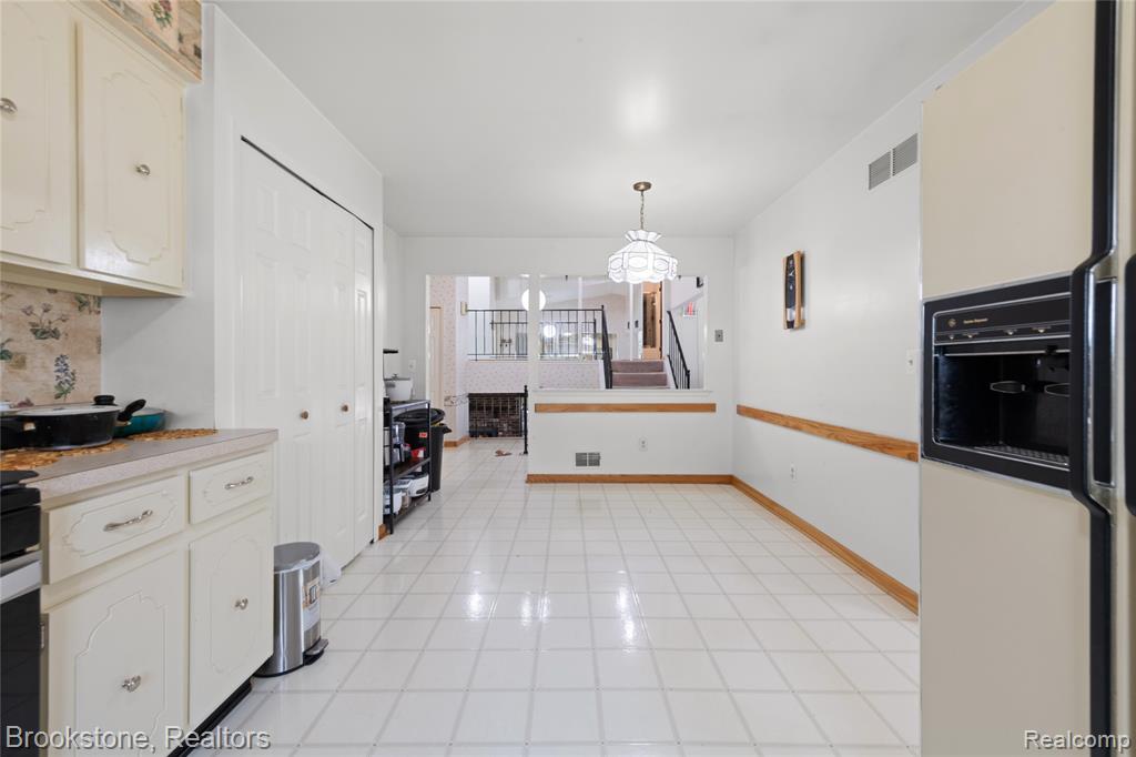 38982 Sutton Drive Sterling Heights, MI 48310 - Photo 19 of 27