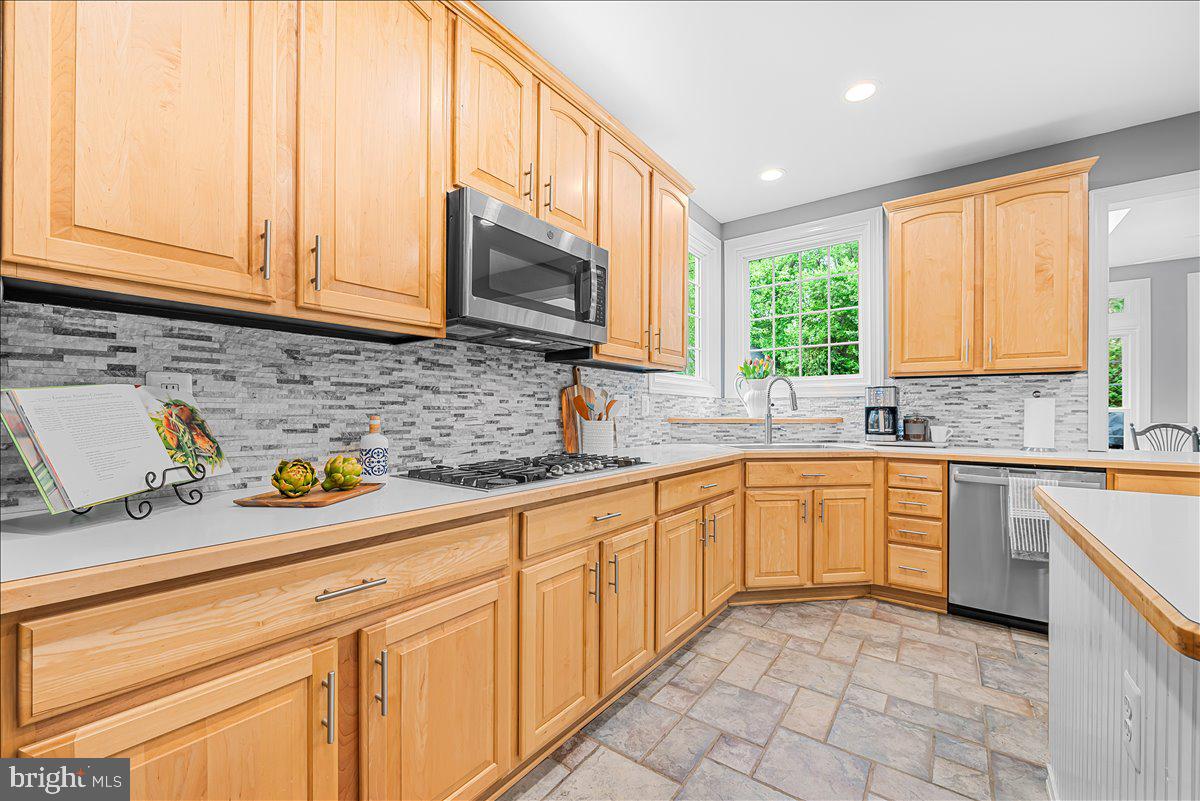 9653 Watkins Road Gaithersburg, MD 20882 - Photo 20 of 70 So many cabinets