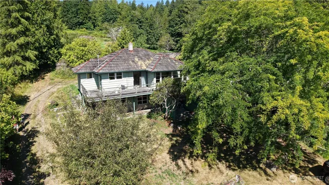 a view of a house with a small yard