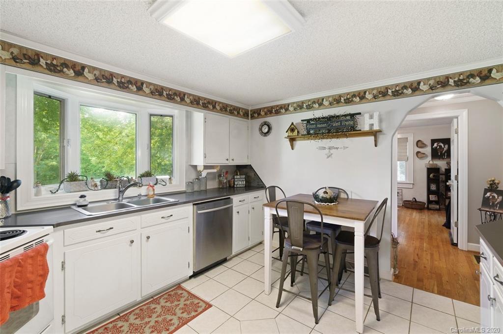 185 Hunter Bridge Road Stony Point, NC 28678 - Photo 8 of 47 a kitchen with a table and chairs in it