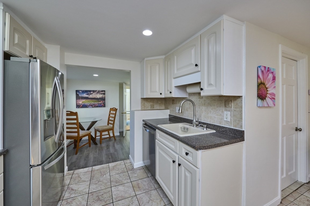 37 Locust Street, Unit 1 Burlington, MA 01803 - Photo 11 of 29
