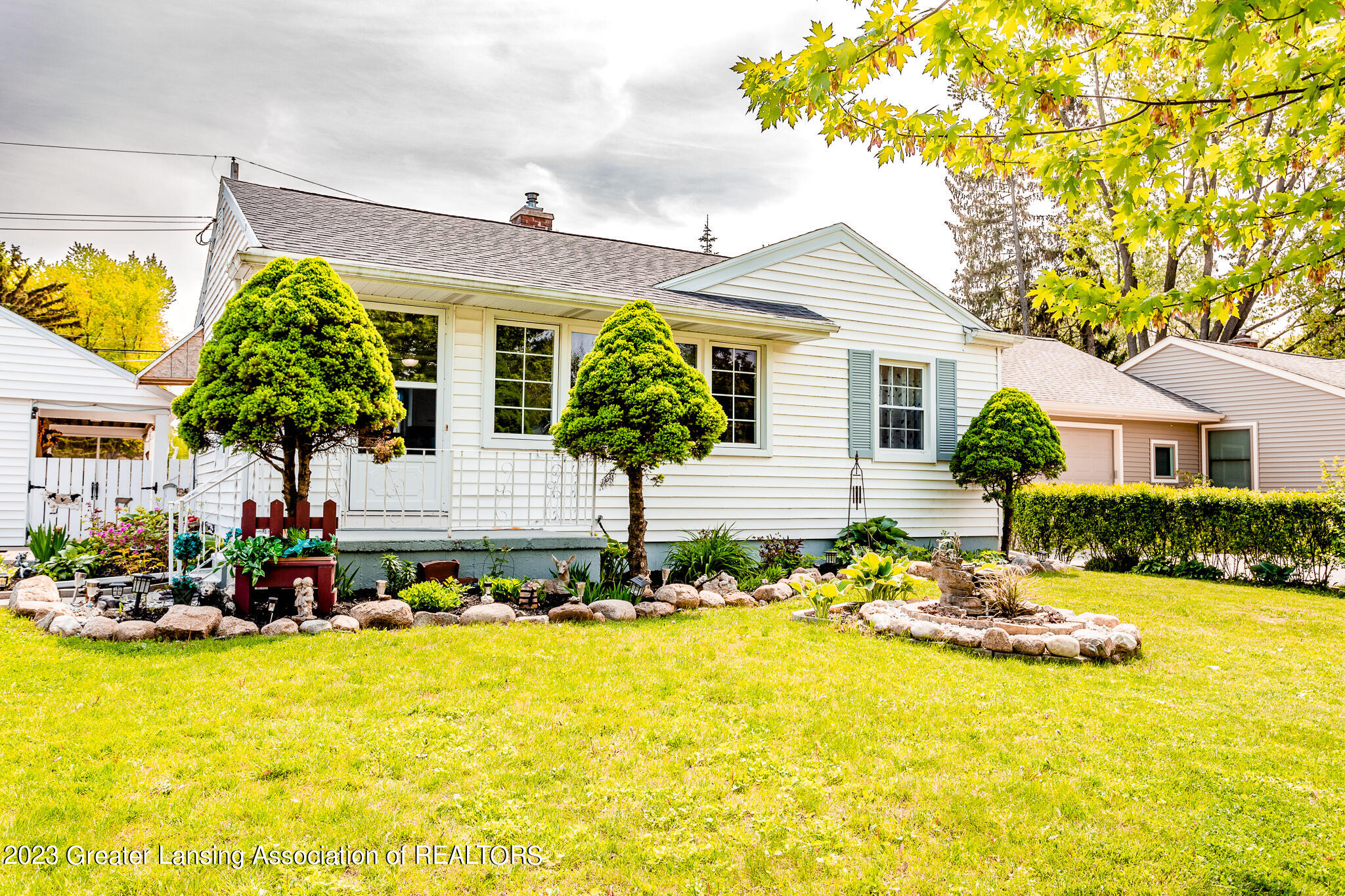 2518 Westbury Road Lansing, MI 48906 - Photo 2 of 40 IMG_2972