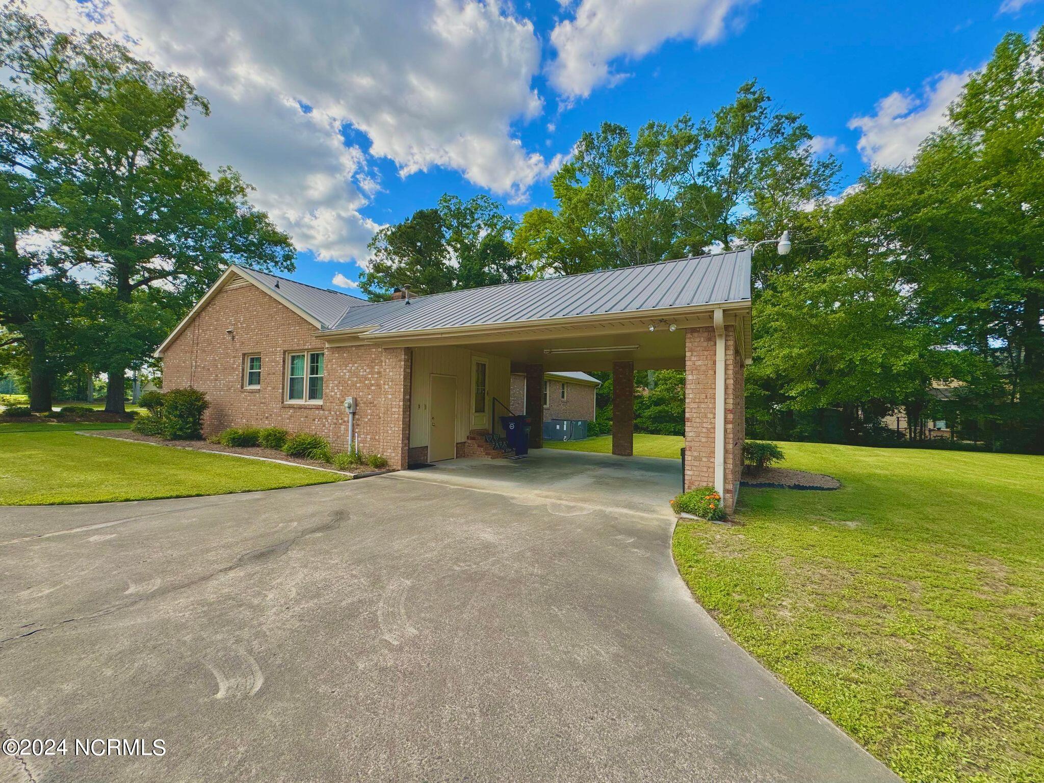 2007 Hardee Road Kinston, NC 28504 - Photo 8 of 58 441064057_1396983080960241_3431604866104