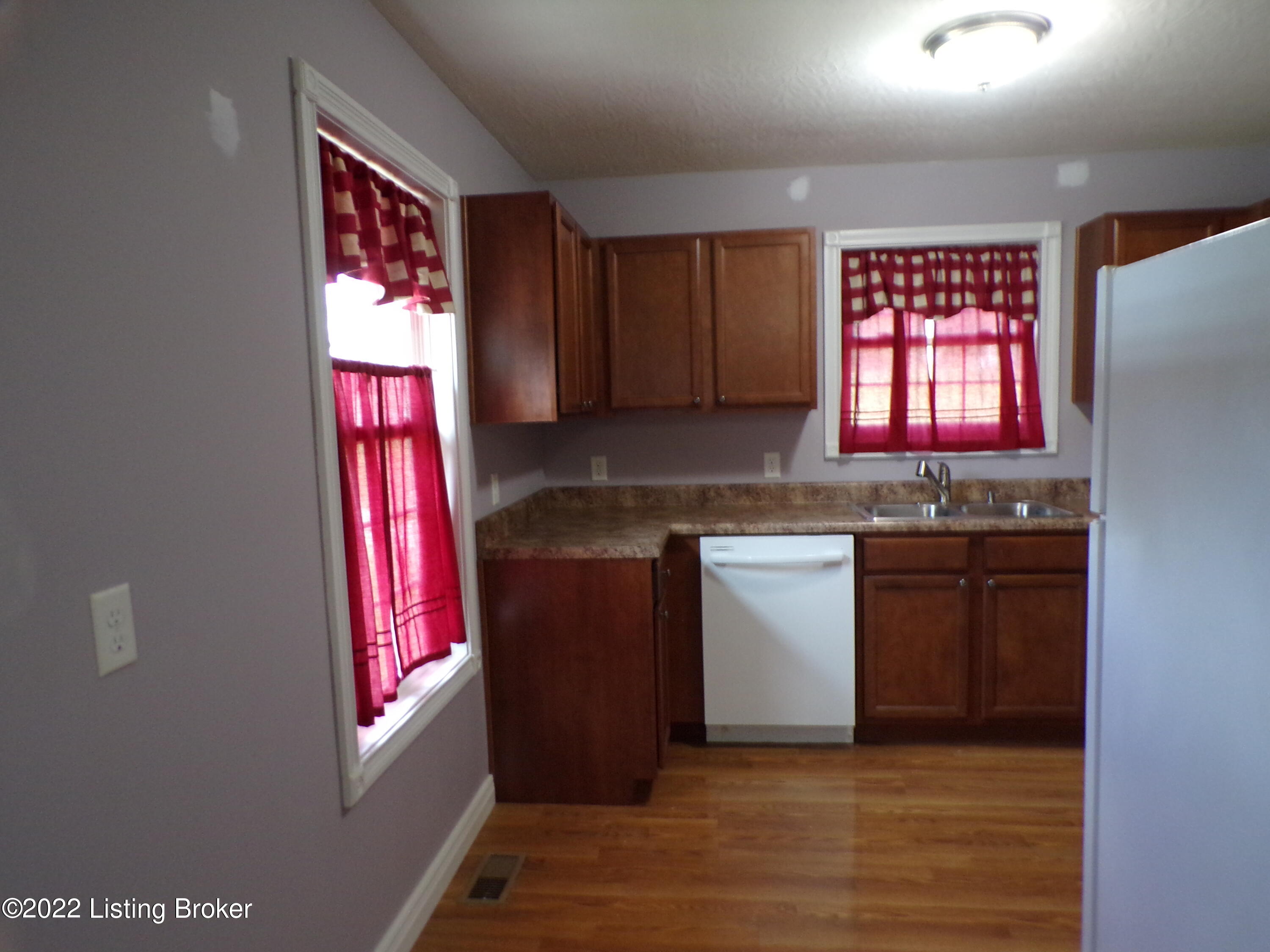 402 Lilac Road Leitchfield, KY 42754 - Photo 9 of 19 100_0476