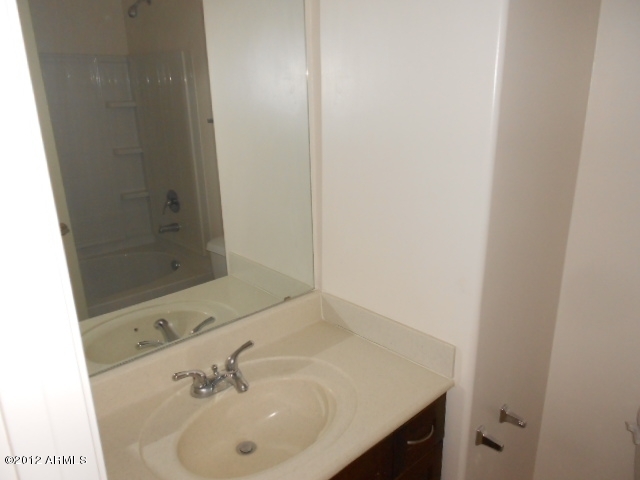 1920 East Bell Road, Unit 1115 Phoenix, AZ 85022 - Photo 18 of 33 023-284055 bathroom 2