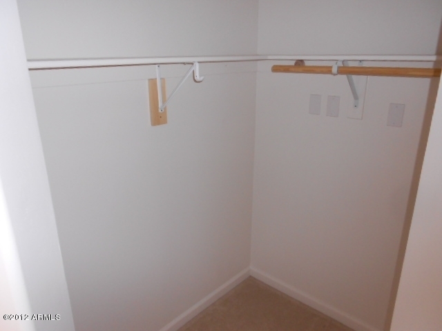 1920 East Bell Road, Unit 1115 Phoenix, AZ 85022 - Photo 22 of 33 023-284055 walk in closet