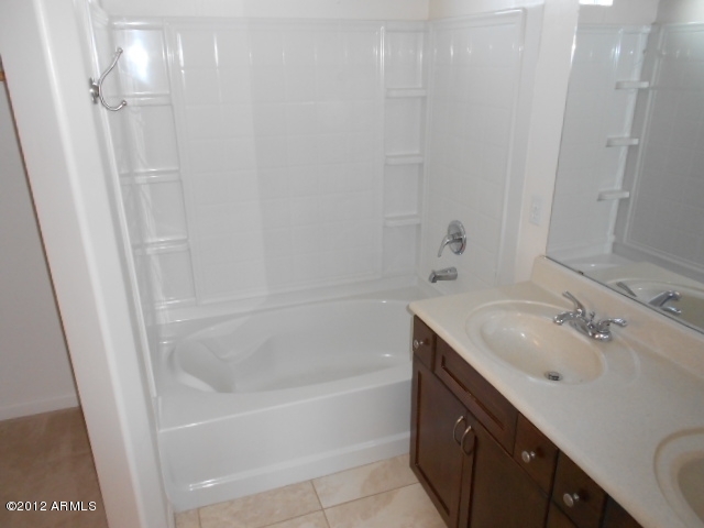 1920 East Bell Road, Unit 1115 Phoenix, AZ 85022 - Photo 23 of 33 023-284055 master bathroom