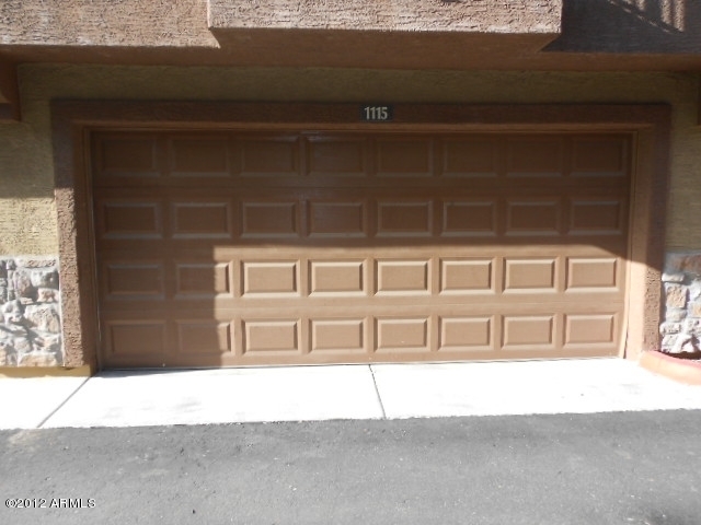 1920 East Bell Road, Unit 1115 Phoenix, AZ 85022 - Photo 4 of 33 023-284055 garage