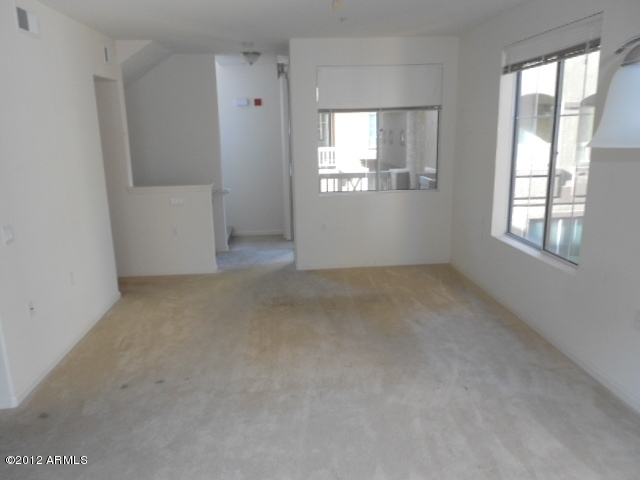 1920 East Bell Road, Unit 1115 Phoenix, AZ 85022 - Photo 9 of 33 023-284055 living room