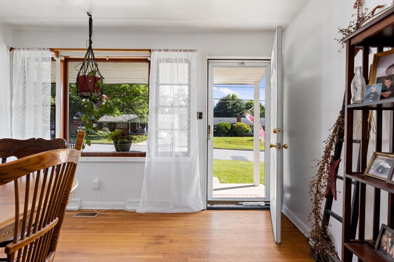 1934 Park Road Waynesboro, VA 22980 - Photo 2 of 38 Gallery Image 2