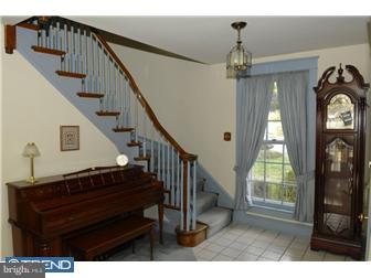 548 Weymouth Road Springfield, PA 19064 - Photo 3 of 11 Foyer