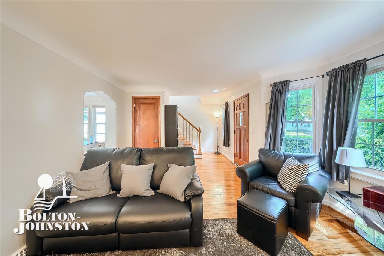 2110 Roslyn Road Grosse Pointe, MI 48236 - Photo 5 of 30 50078516-4.JPG