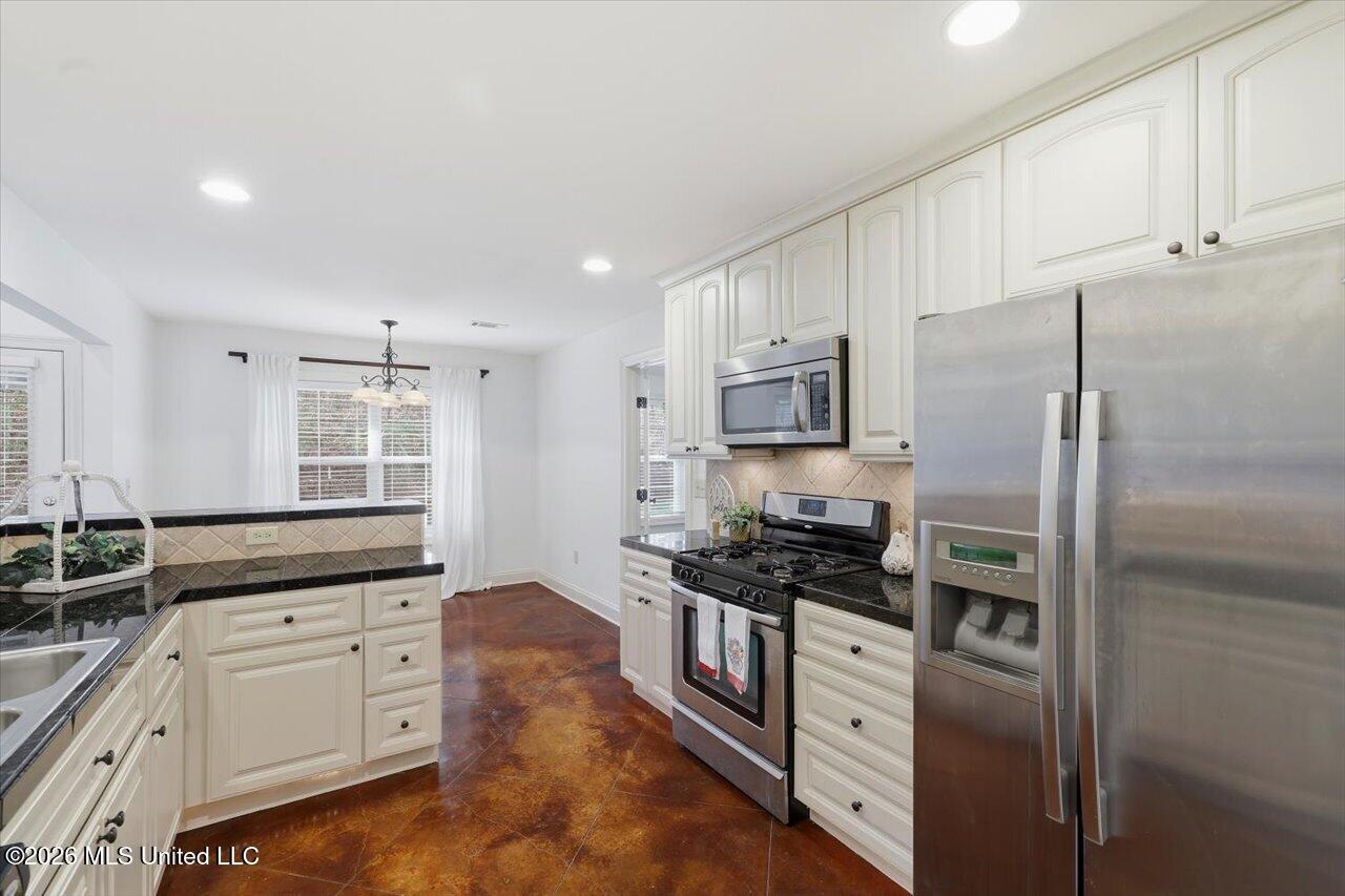 144 Britton Circle Flowood, MS 39232 - Photo 13 of 34 13-144 Britton Cir _ Home Tours MS