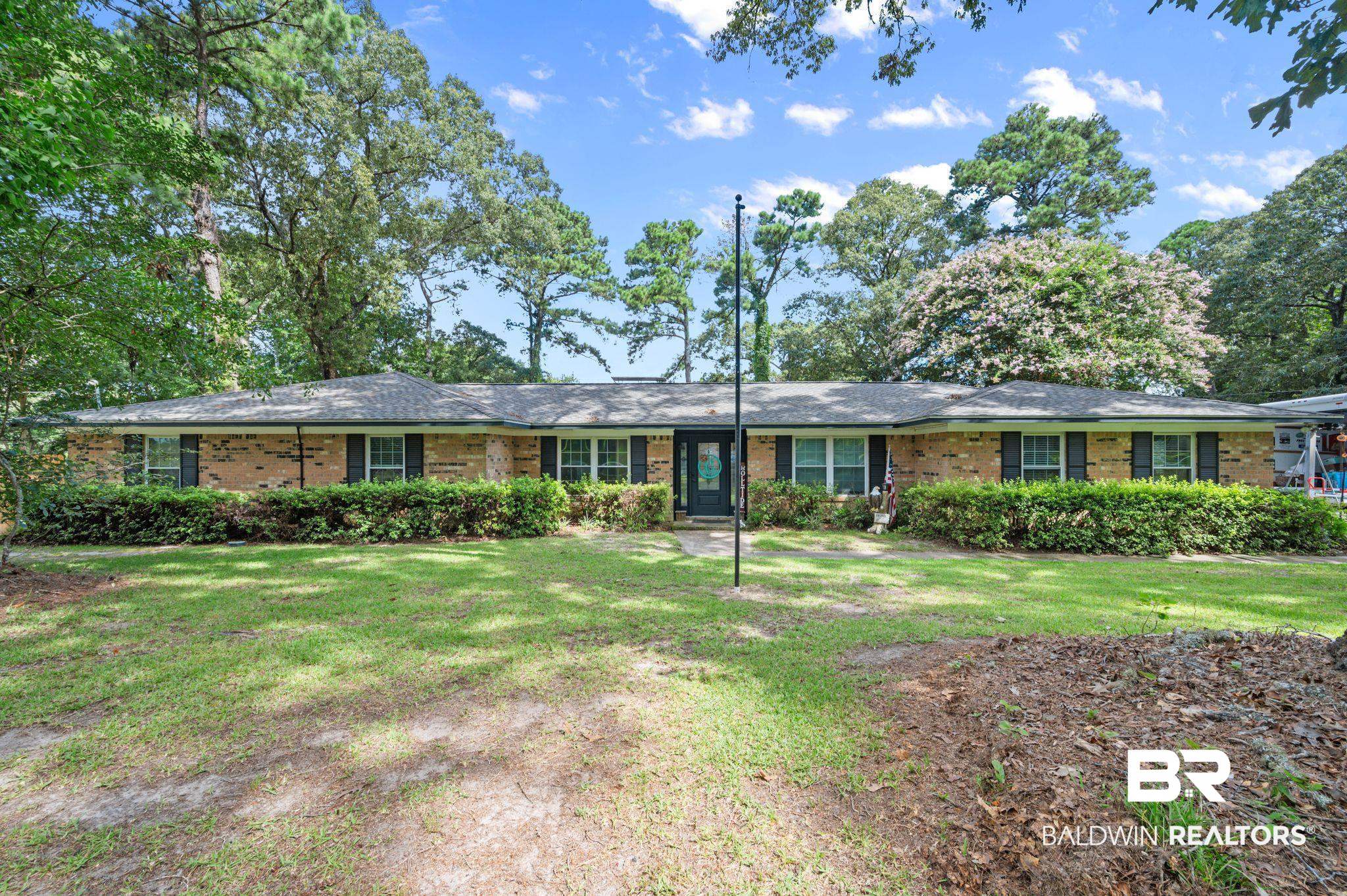 620 Southern Way Spanish Fort, AL 36527 - Photo 1 of 18 Ranch-style home with a front lawn