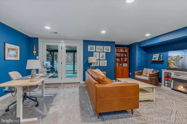 $740,000 | 12541 North Lake Court, Fairfax, VA 22033