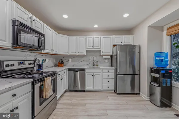 $740,000 | 12541 North Lake Court, Fairfax, VA 22033