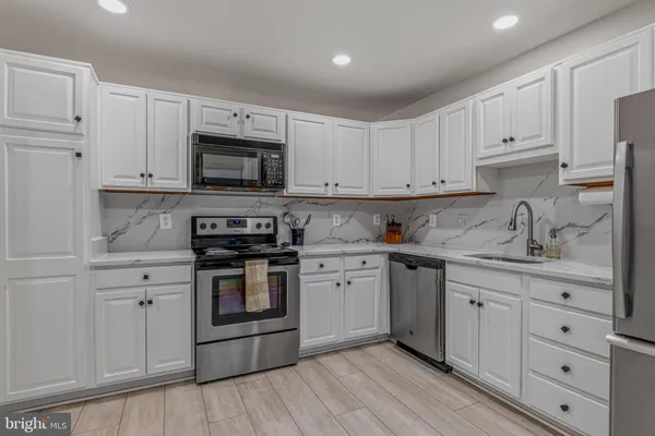 $740,000 | 12541 North Lake Court, Fairfax, VA 22033