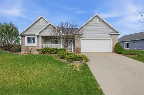 $495,000 | 1609 Oakridge Way, Stoughton, WI 53589