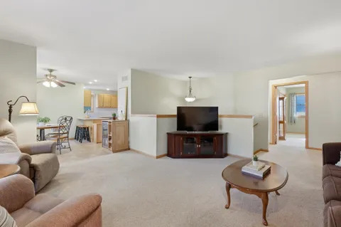 $495,000 | 1609 Oakridge Way, Stoughton, WI 53589