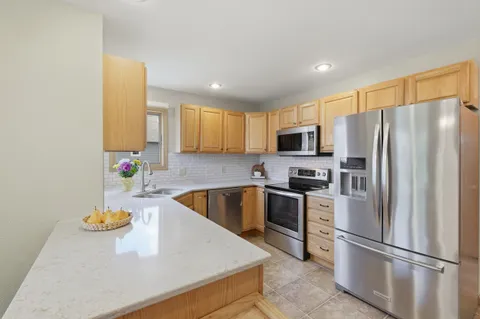 $495,000 | 1609 Oakridge Way, Stoughton, WI 53589