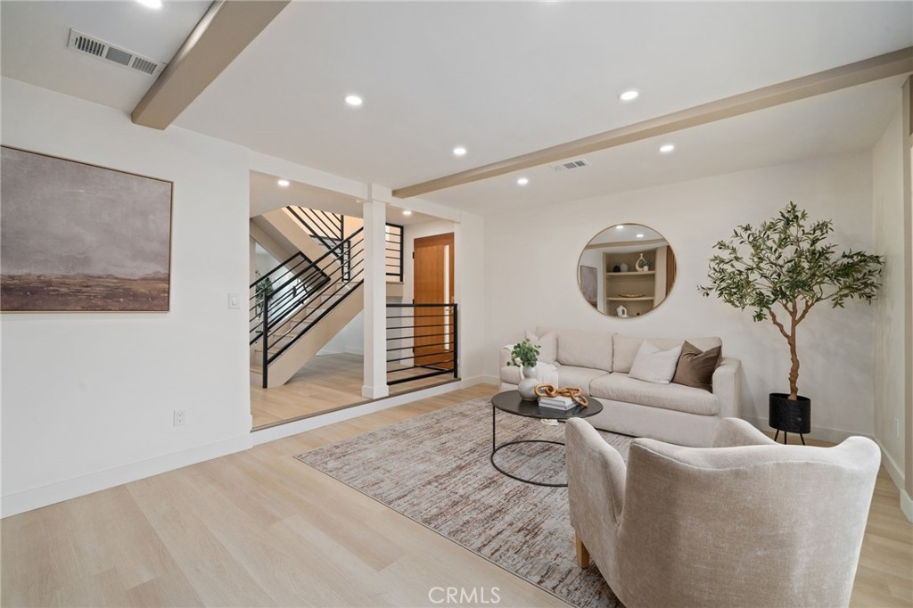 332 Flint Avenue Long Beach, CA 90814 - Photo 3 of 29